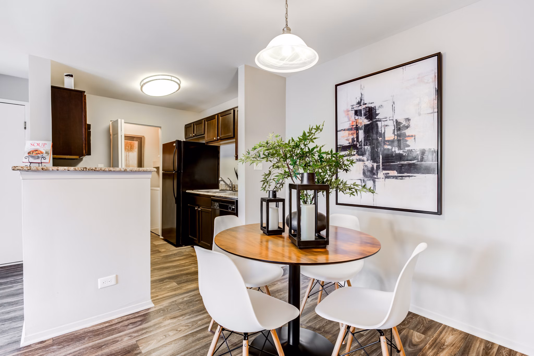 dining area at Martin's Point Apartments