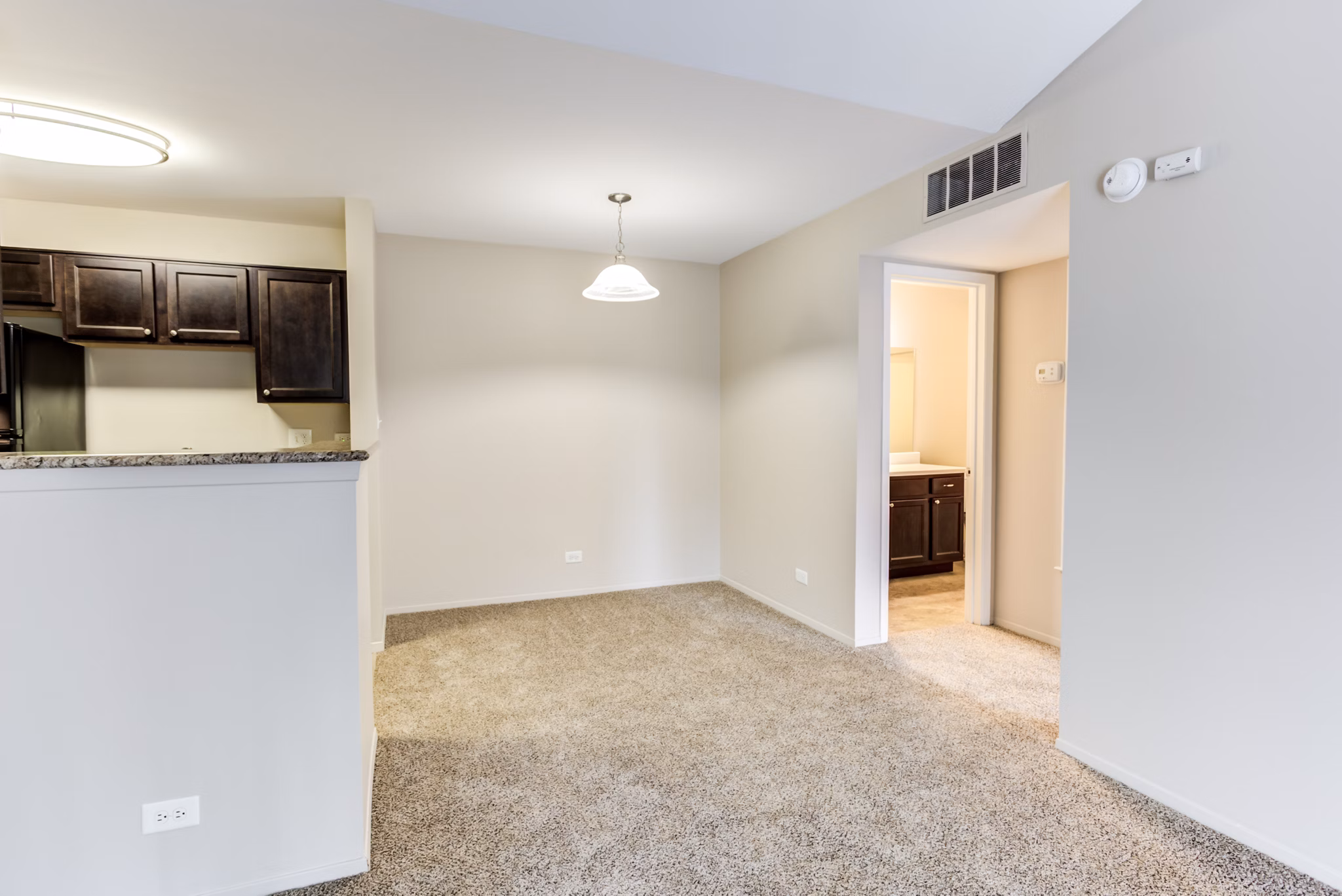dining area at Martin's Point Apartments