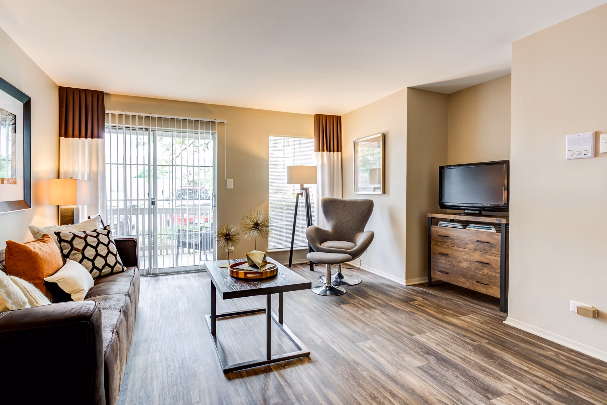 living room at Martin's Point Apartments