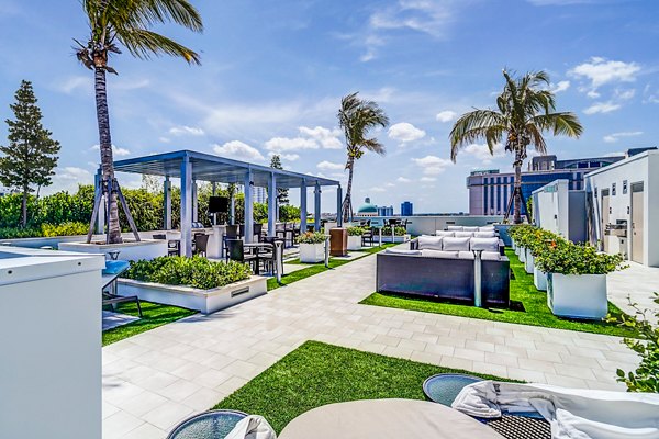 courtyard at Oversea at Flagler Banyan Square Apartments