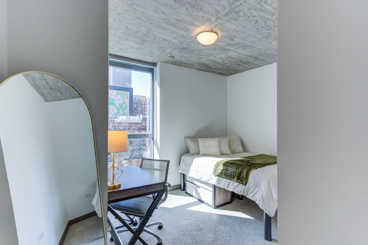 30 E Balbo: Luxury high-rise apartments in Chicago with modern architecture by Solomon Cordwell Buenz
