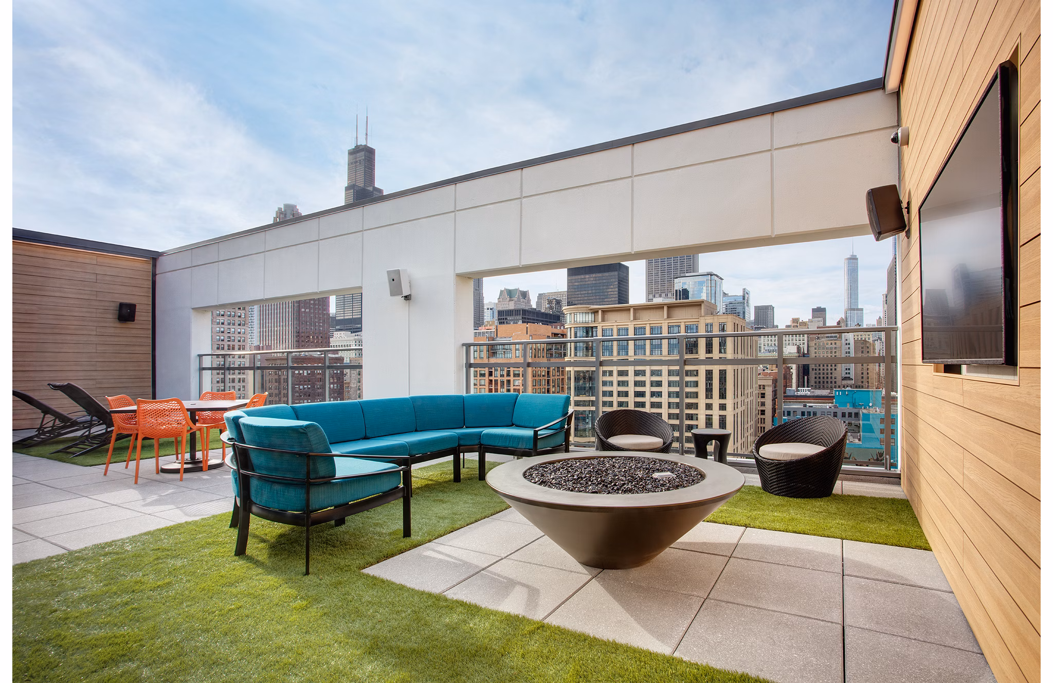30 E. Balbo; Chicago, IL; Gilbane Development, Solomon Cordwell Buenz, Power Construction; Darris Lee Harris Job#1417