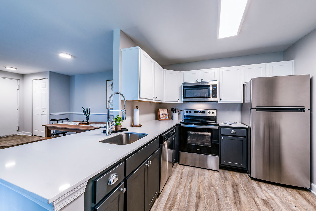 Modern kitchen with stainless steel appliances in Avana Northlake luxury apartments