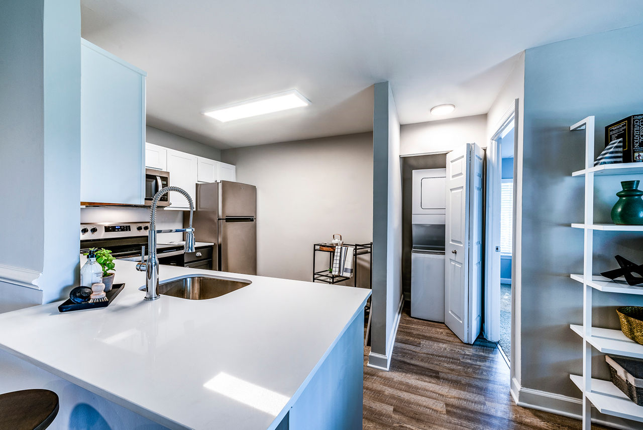 Avana Northlake: Contemporary apartment exteriors set in scenic landscapes, enhancing luxury living in a tranquil Atlanta neighborhood