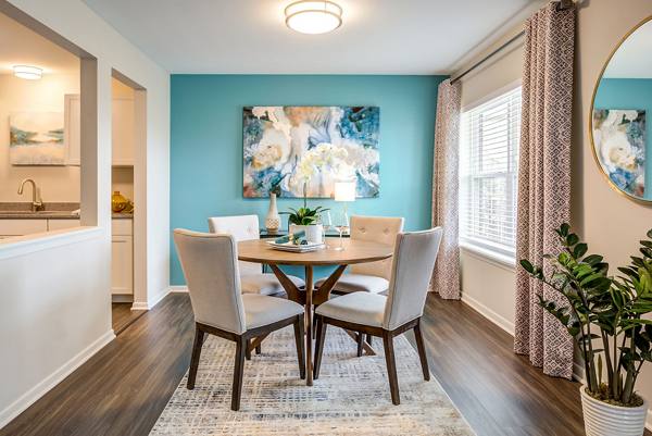 dining area at Orion Arlington Lakes Apartments