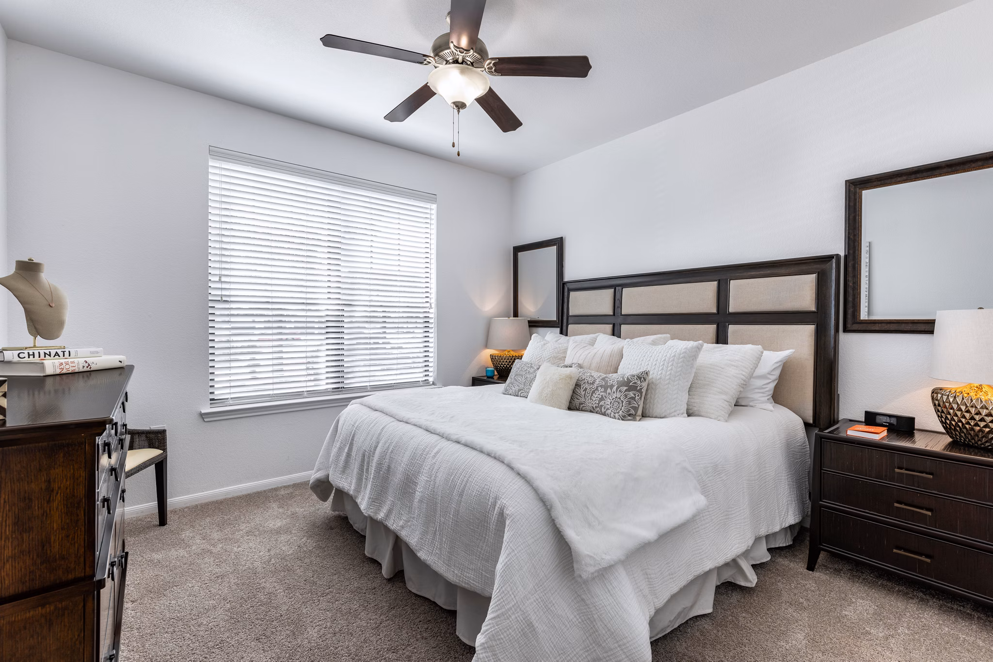 Cozy bedroom with modern furnishings at The Oaks at Techridge Apartments