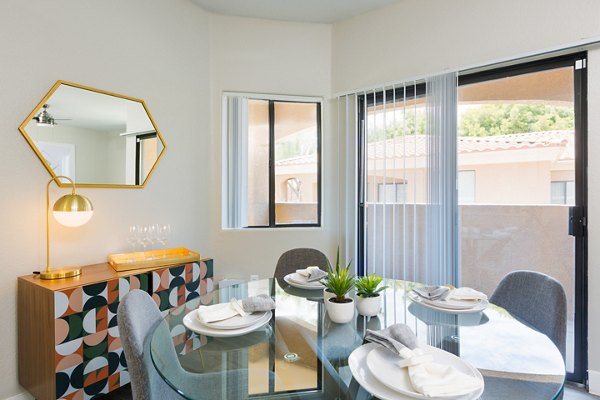 dining room at Morada West Apartments