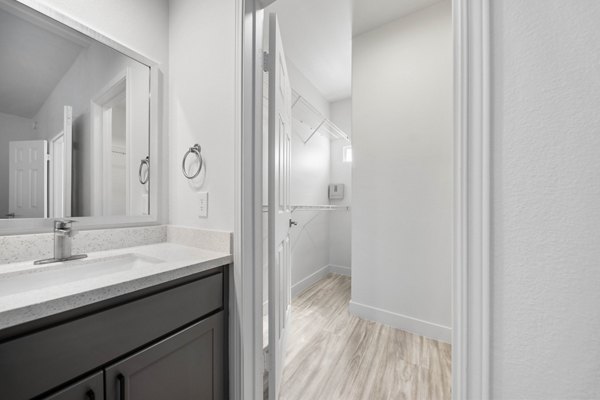bathroom at GlenEagles Apartments