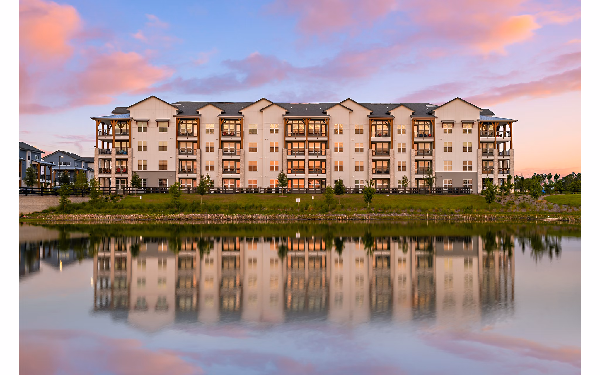 The Lodge at Hamlin: Charming suburban apartments in Winter Garden