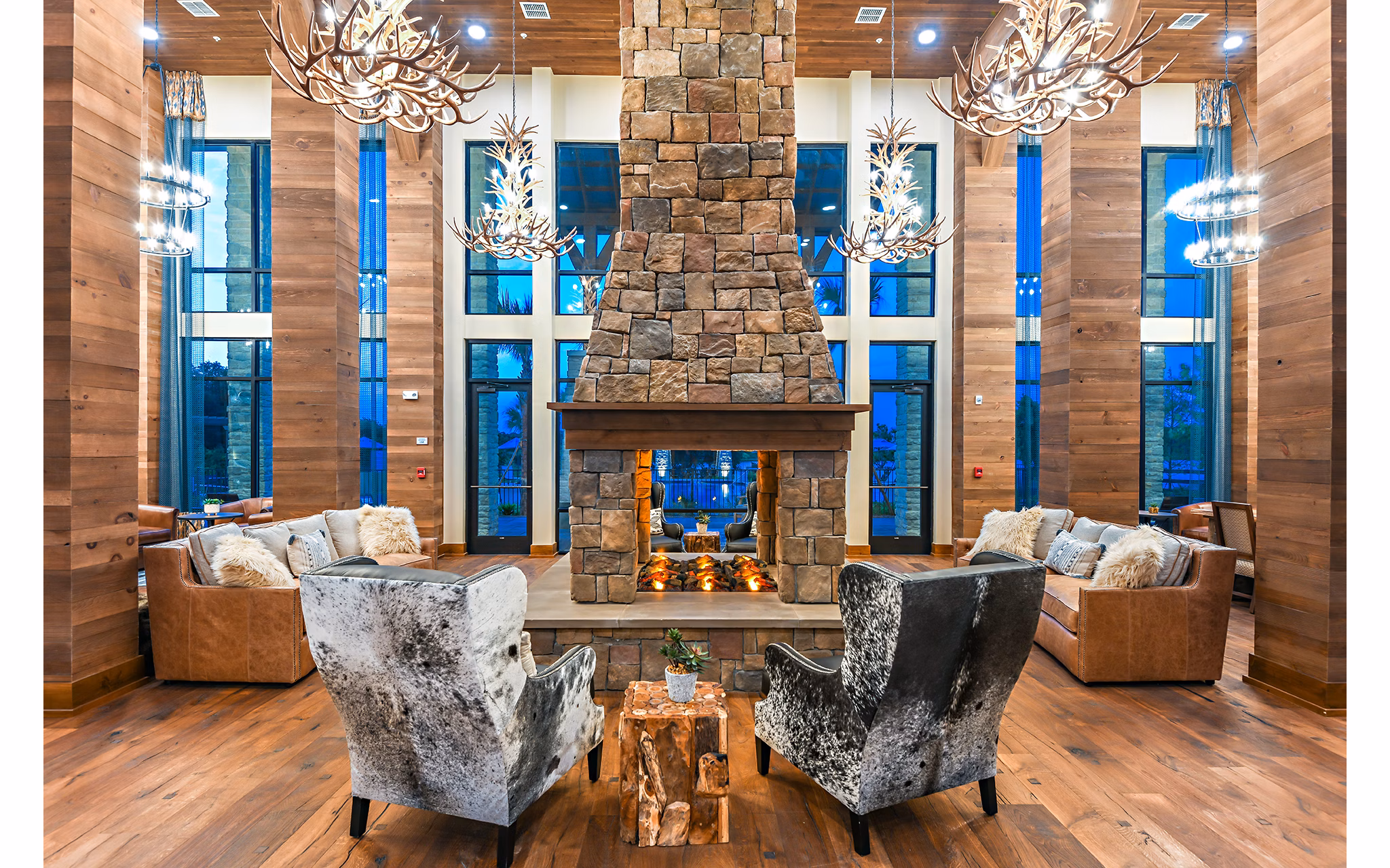 The Lodge at Hamlin: Elegant clubhouse in luxury apartment community near Orlando