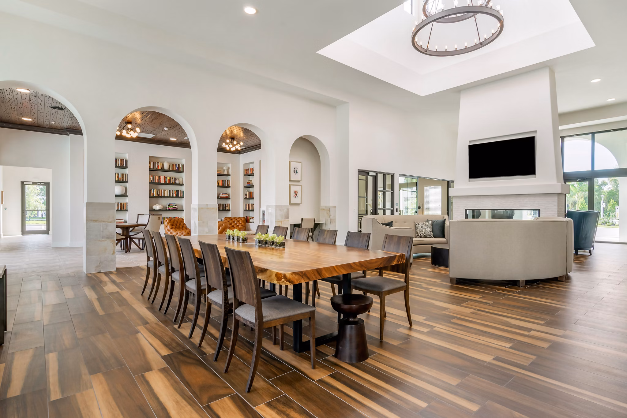 Clubhouse featuring modern seating and entertainment area at Lago Apartments