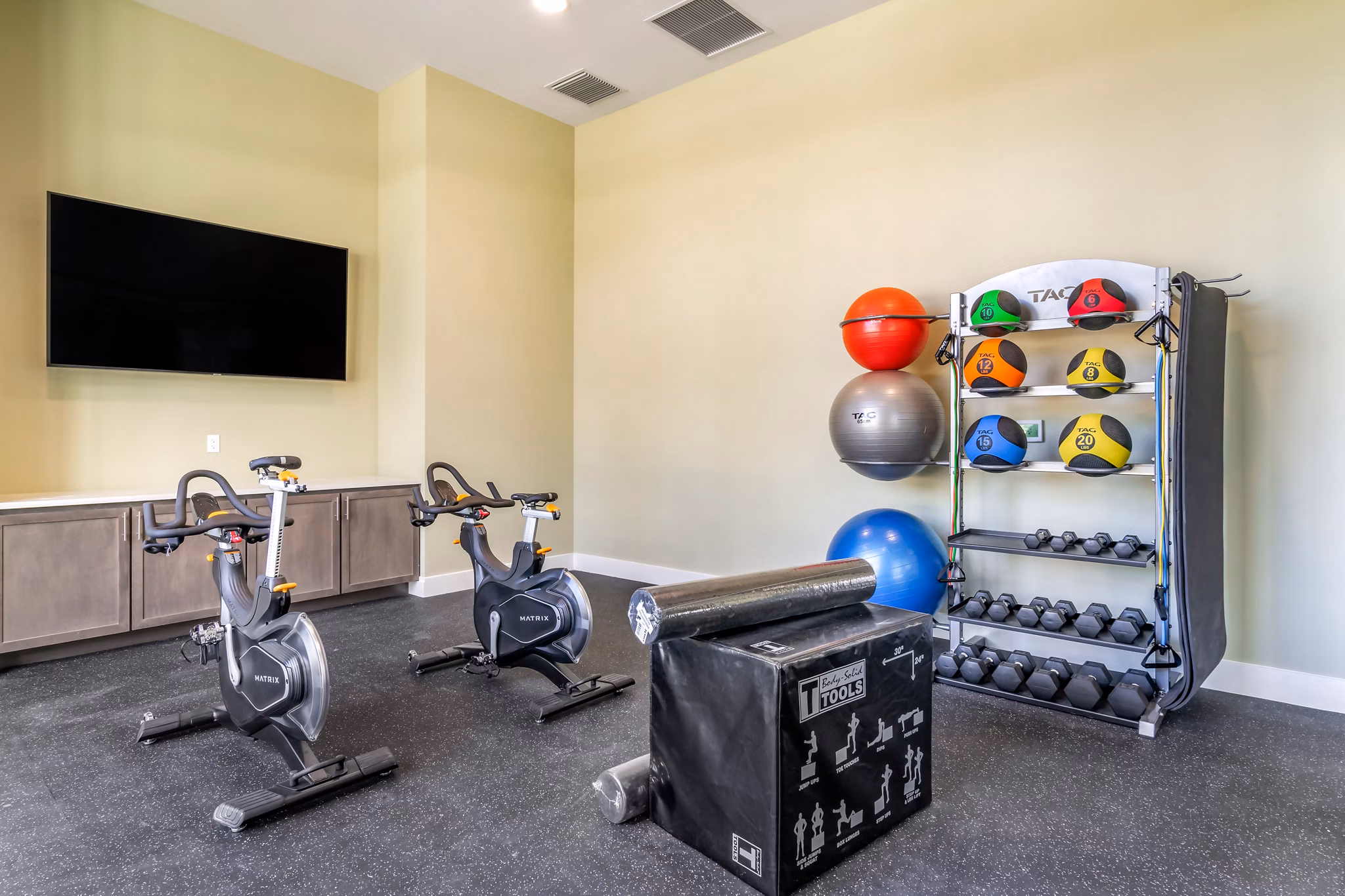 Modern fitness center with state-of-the-art equipment at Lago Apartments, offering luxury workout spaces for active lifestyles