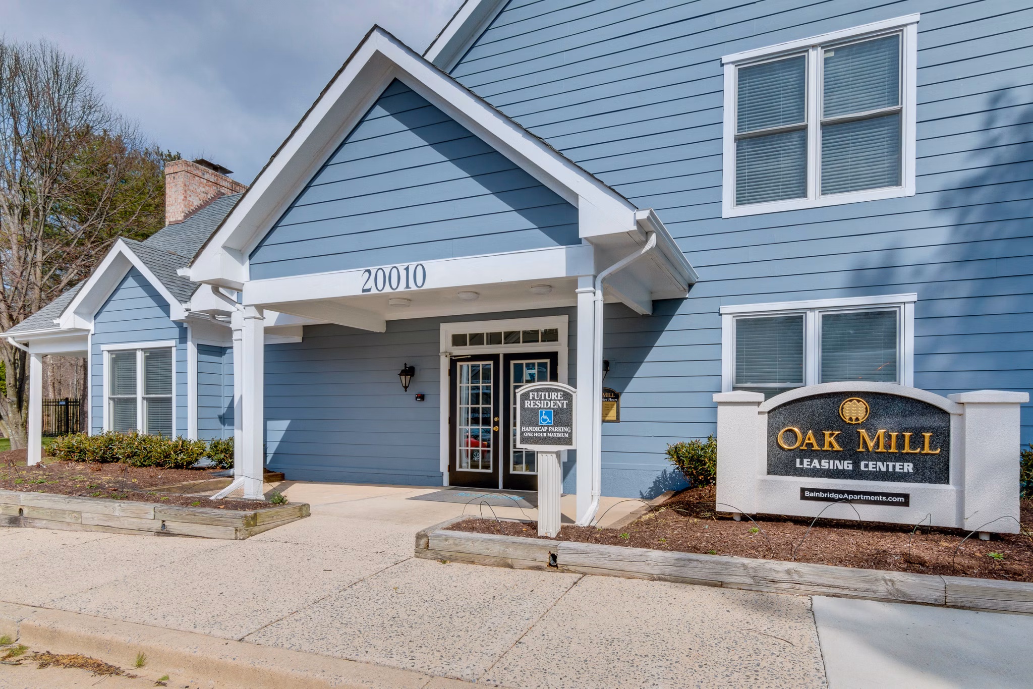 exterior at Avana Oak Mill Apartments
