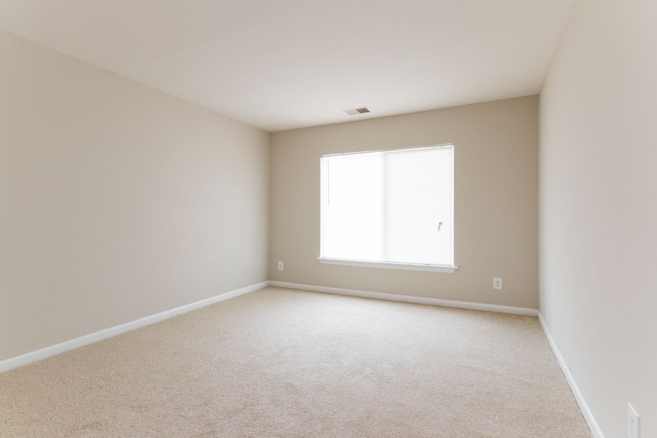 Spacious bedroom with natural light and modern decor at Avana Oak Mill Apartments