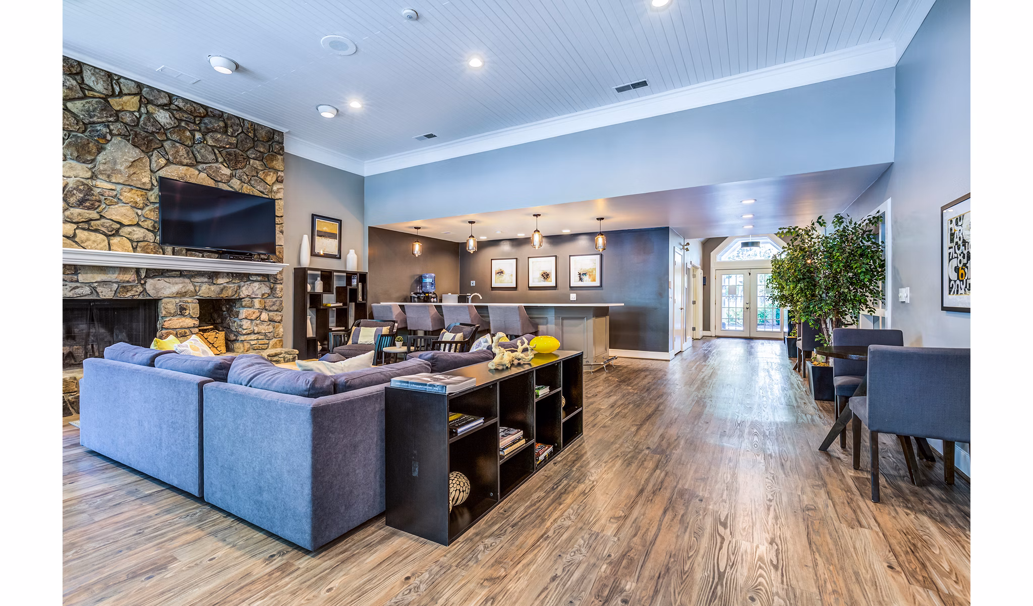 Lobby at Avana Heather Ridge: Modern clubhouse featuring contemporary decor and social seating areas