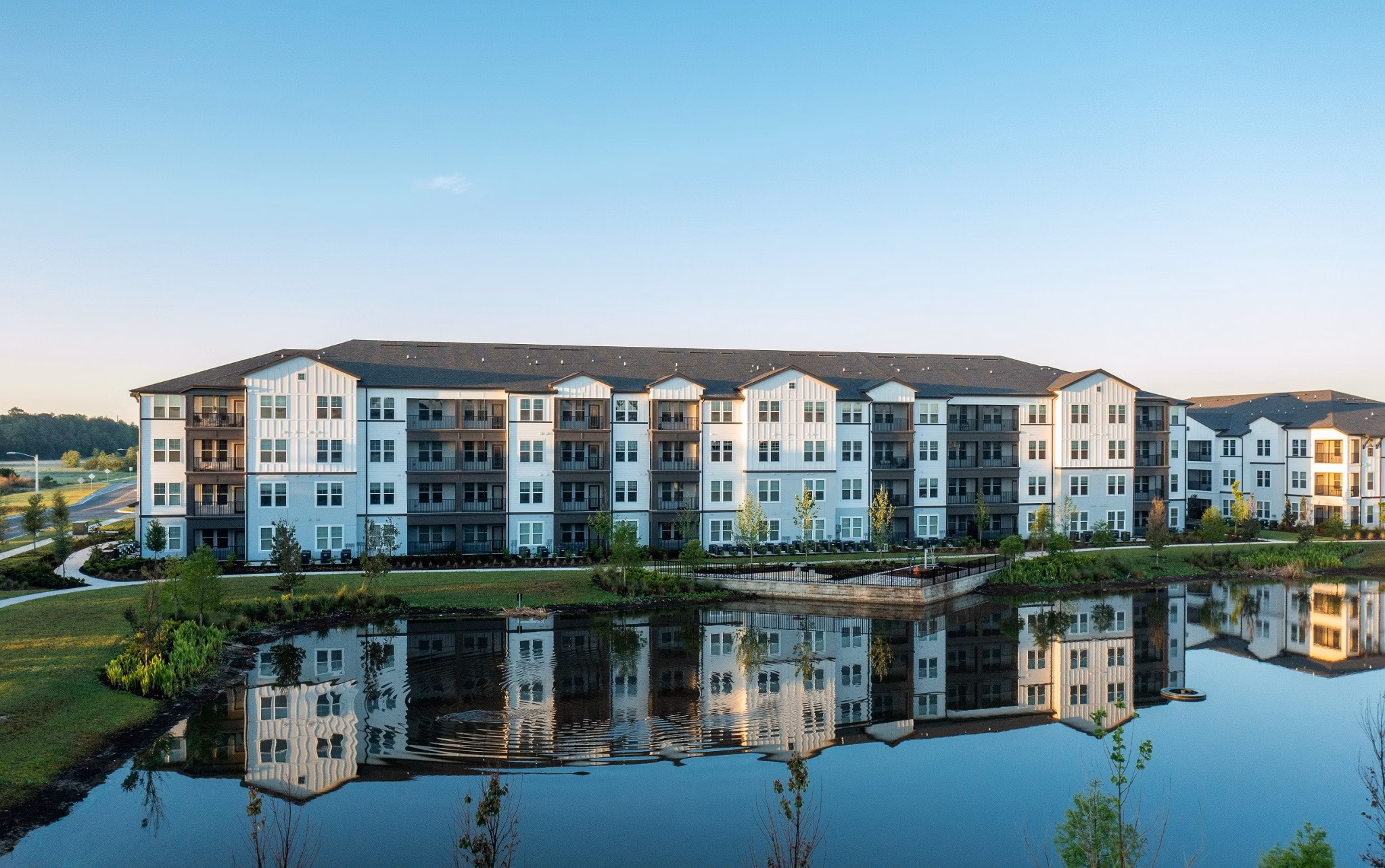Calirosa Apartments: Stylish luxury apartments in prime Los Angeles location