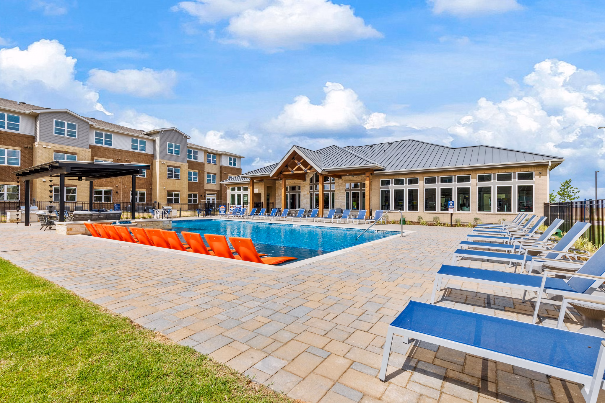 pool at Prose Frontier Apartments