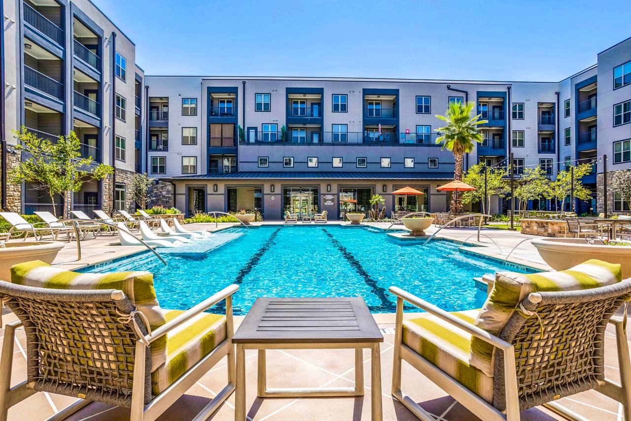 Larkspur at Shadow Creek in Pearland | Greystar