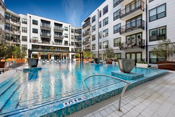 pool at Novel Midtown Tampa Apartments