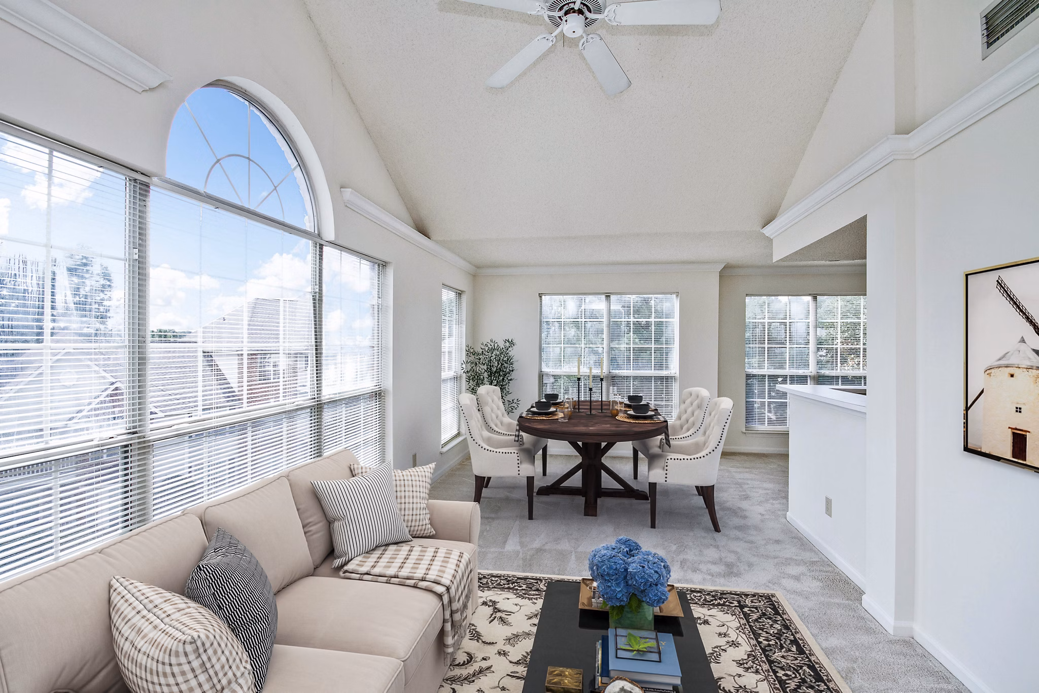 Elegant dining room with modern furnishings in 42 Magnolia at 5000 Forest Apartments