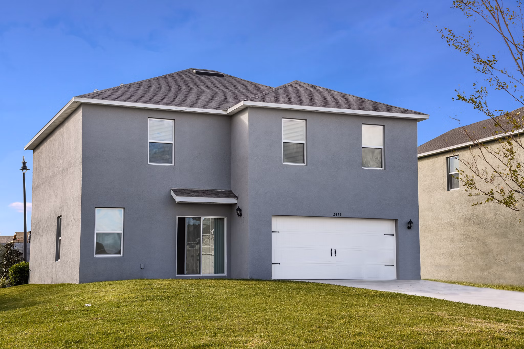 Summerwell Avian Pointe: Luxurious of upscale apartments nestled in a serene backdrop, perfect for contemporary living