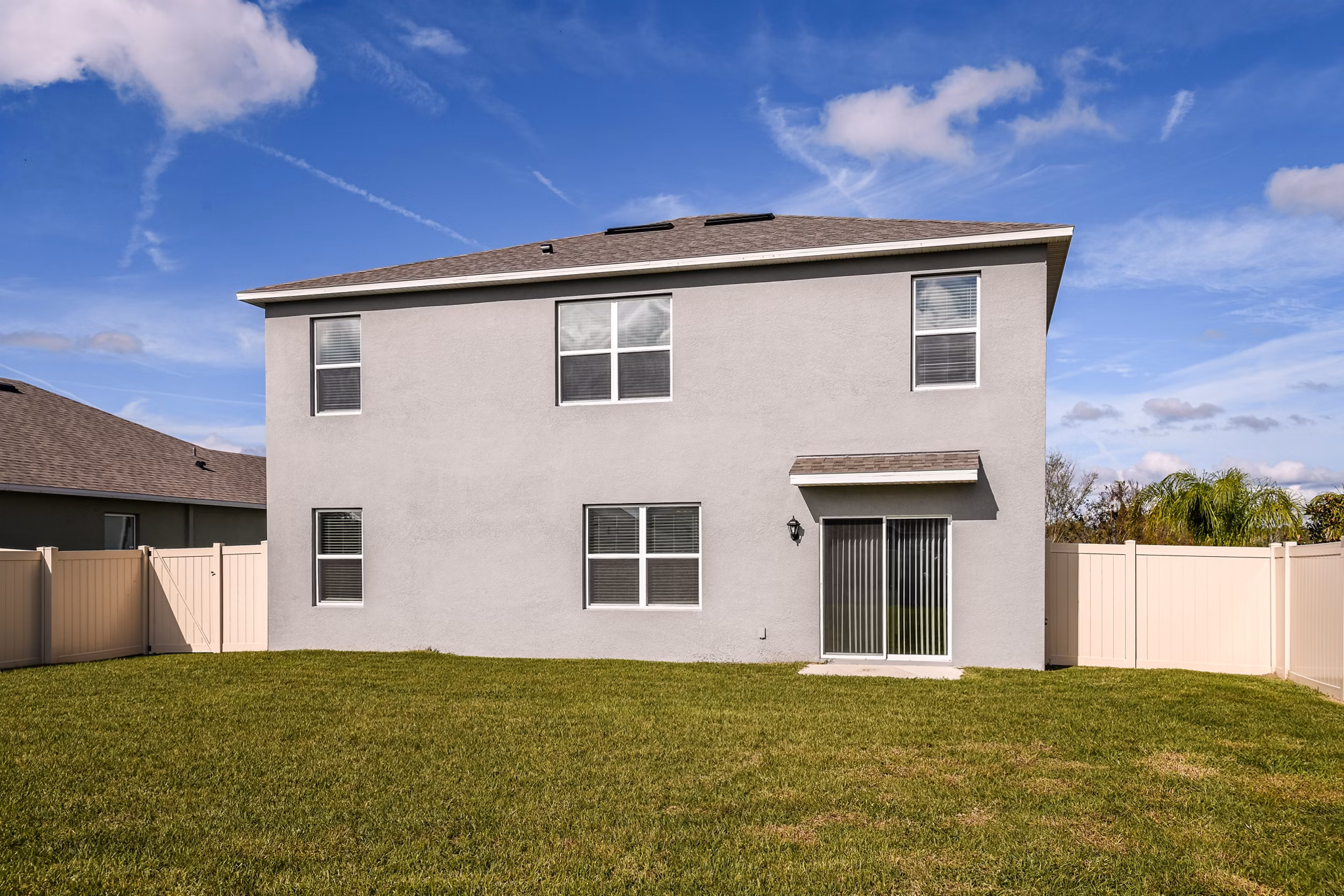 Summerwell Avian Pointe: Modern luxury apartment with landscaped gardens