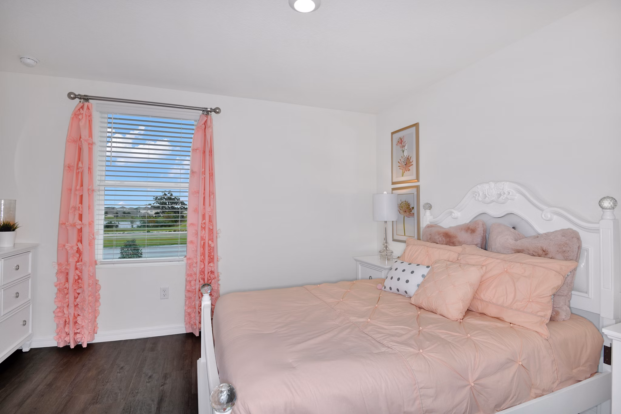 Cozy bedroom with modern furnishings at Summerwell Avian Pointe Apartments
