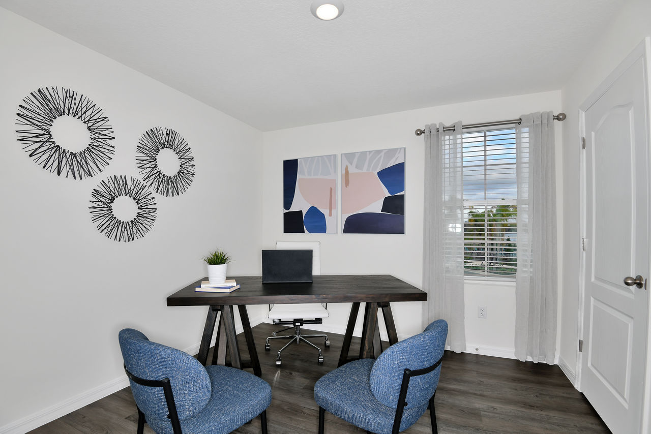 Work space at Summerwell Avian Pointe