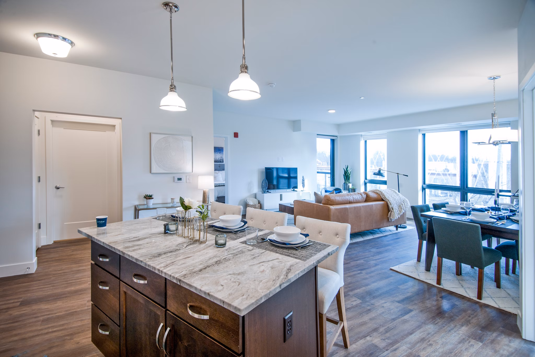 Dining room with elegant decor in Avidor Glenview Apartments