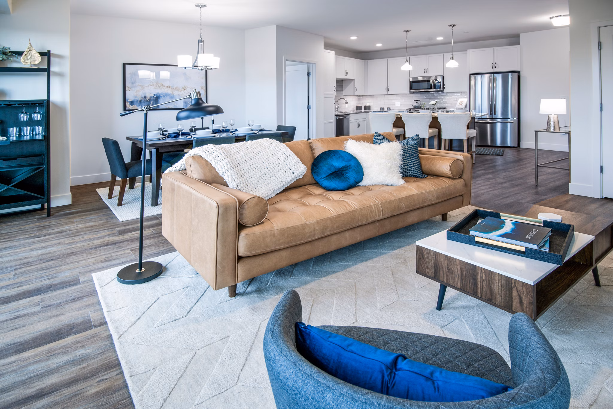 Living room with modern furnishings at Avidor Glenview Apartments: Luxury Greystar property in Glenview