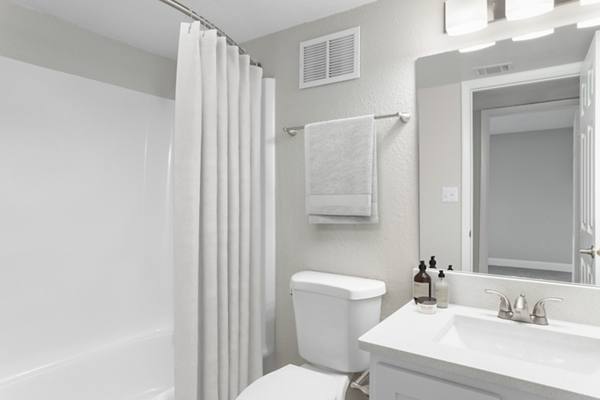 bathroom at Lakeside Villas Apartments