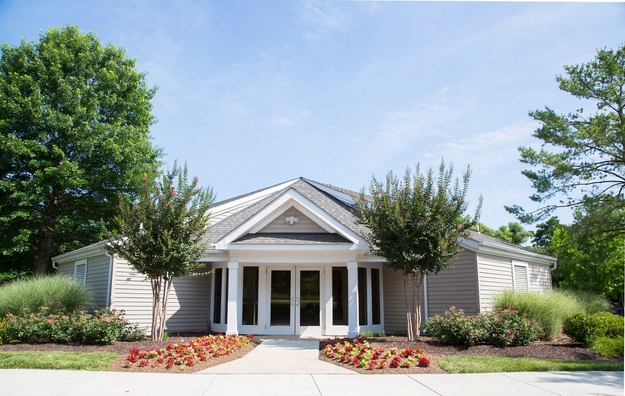 Sherwood Crossing: Elegant of luxury apartments in a serene, wooded environment