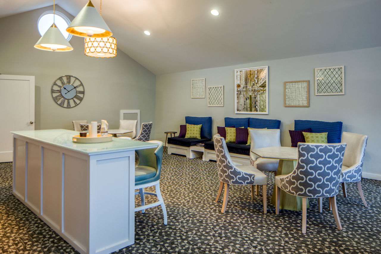 Clubhouse at Sherwood Crossing: Modern clubhouse featuring elegant seating and ambient lighting in Sherwood Crossing luxury apartments