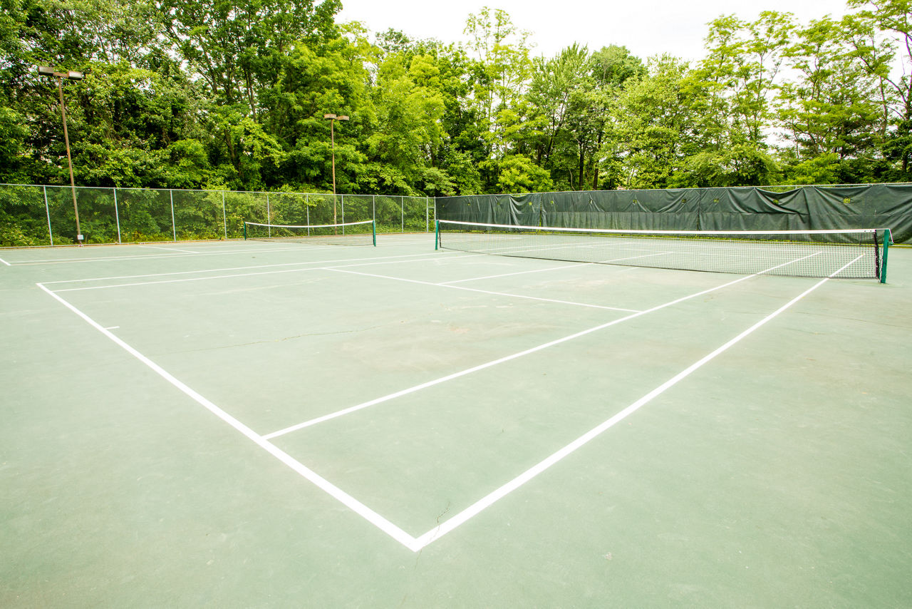 Modern tennis courts at Sherwood Crossing luxury apartments, ideal for sports enthusiasts