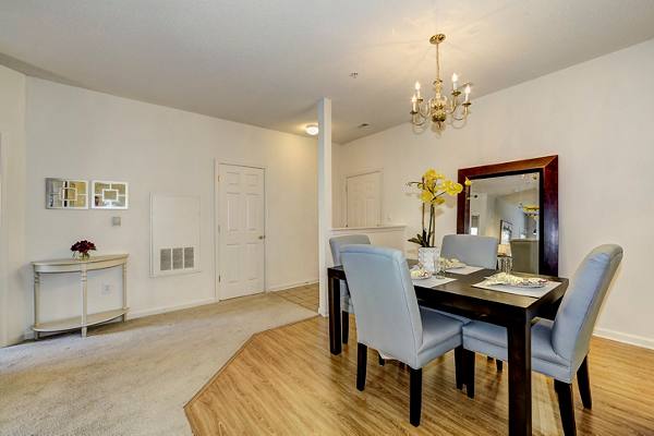 dining area at Avana Red Run Apartments