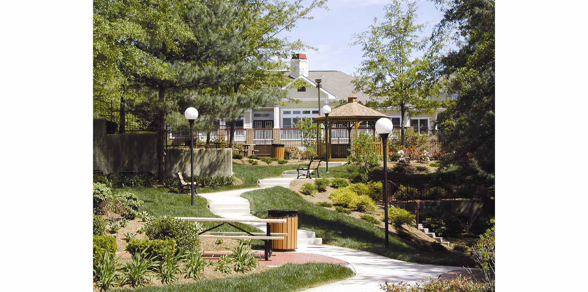 Tranquil courtyard with lush greenery at Avana Red Run Apartments, ideal for relaxation and leisure activities