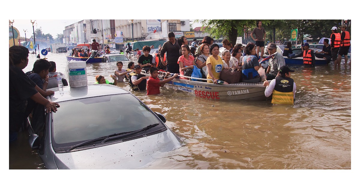 Mass evacuation operations showing scale of Thailand flooding