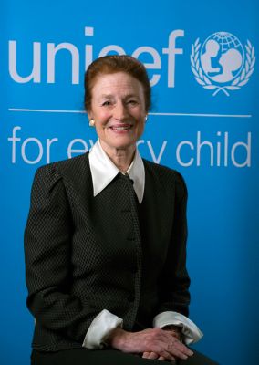 OFFICIAL PORTRAIT:  On 29 December 2017, UNICEF Executive Director Henrietta H. Fore at UNICEF House. Ms. Fore, who begins her tenure on 1 January 2018, is UNICEF’s seventh Executive Director.

Official portrait of UNICEF Executive Director Henrietta H. Fore at  UNICEF Headquarters